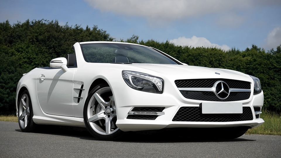 Biele auto, Mercedes